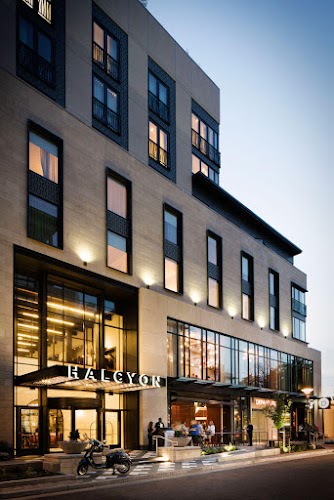 Hotels near Cherry Creek