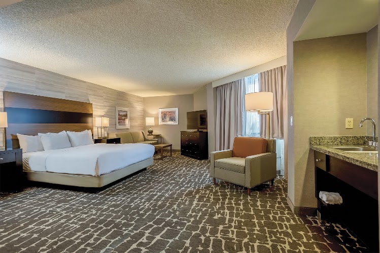 DoubleTree by Hilton Hotel Denver - Aurora photo 1